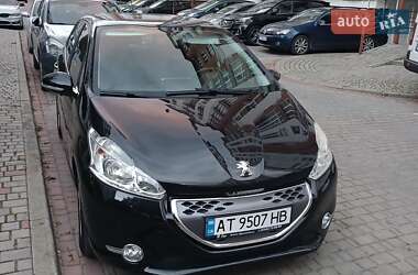 Хэтчбек Peugeot 208 2012 в Ивано-Франковске