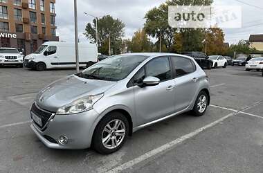 Хетчбек Peugeot 208 2014 в Дніпрі