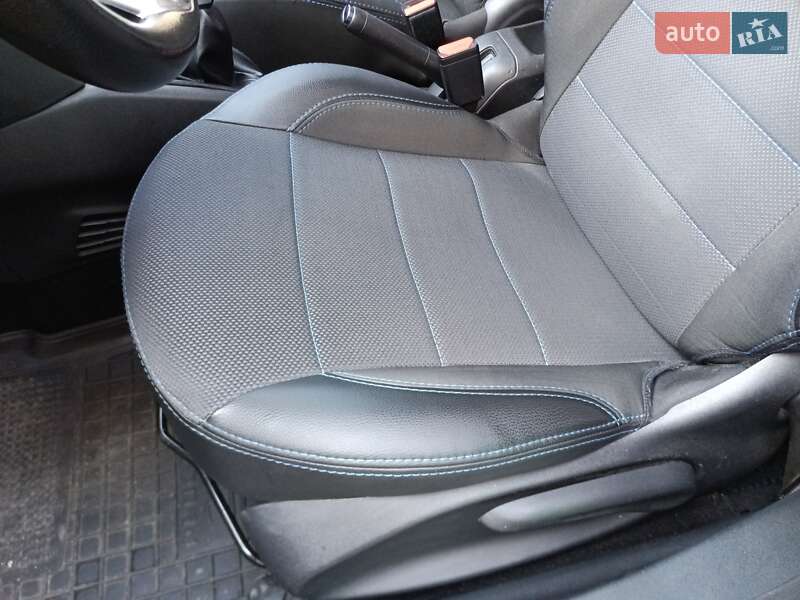 Хетчбек Peugeot 208 2013 в Кам'янському