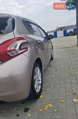 Хетчбек Peugeot 208 2014 в Чемерівцях