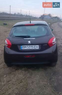 Хэтчбек Peugeot 208 2012 в 
