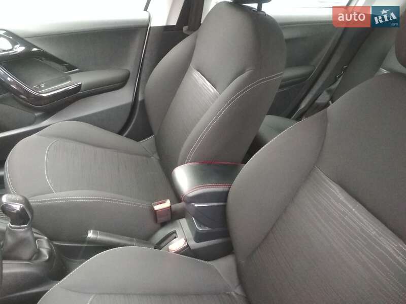 Хетчбек Peugeot 208 2013 в Києві