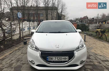 Хэтчбек Peugeot 208 2015 в Дубно