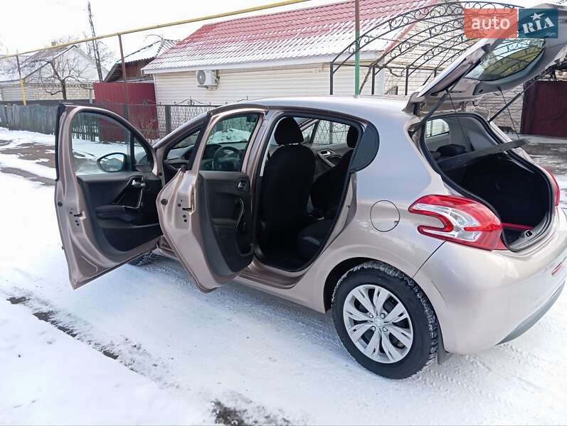 Хетчбек Peugeot 208 2013 в Любашівці