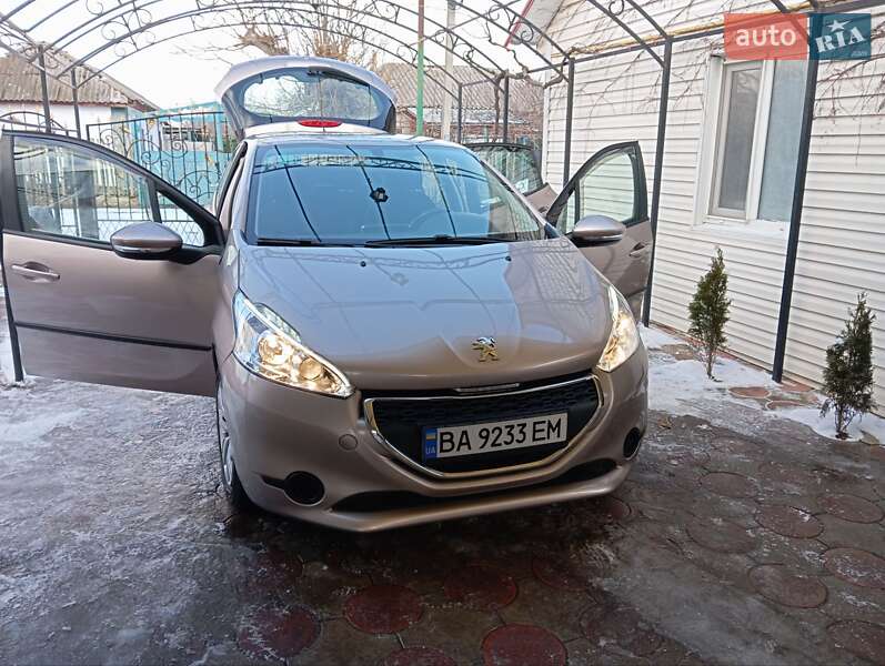 Хетчбек Peugeot 208 2013 в Любашівці