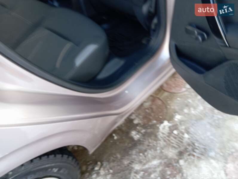 Хетчбек Peugeot 208 2013 в Любашівці