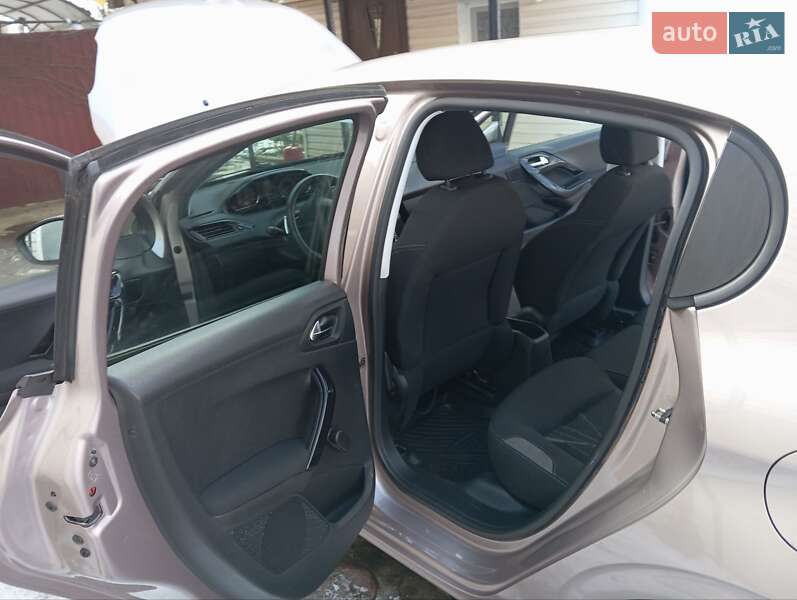 Хетчбек Peugeot 208 2013 в Любашівці