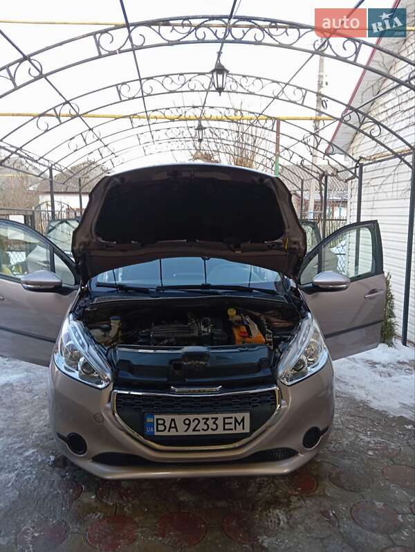 Хетчбек Peugeot 208 2013 в Любашівці
