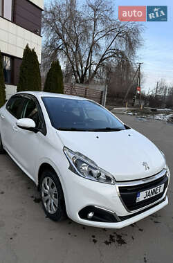 Хетчбек Peugeot 208 2016 в Дніпрі