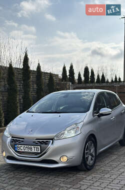 Хетчбек Peugeot 208 2012 в Стрию