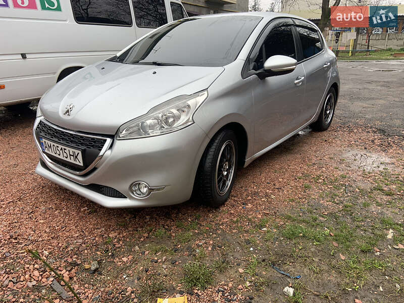 Хэтчбек Peugeot 208 2013 в Овруче