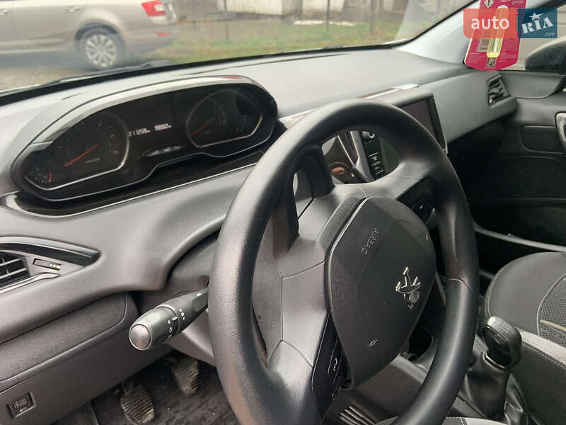 Хэтчбек Peugeot 208 2013 в Овруче