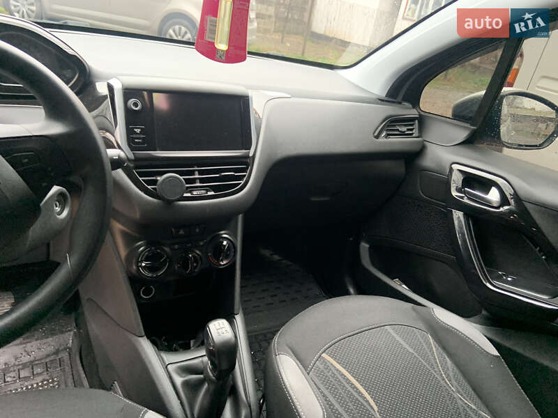Хэтчбек Peugeot 208 2013 в Овруче