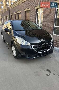 Хэтчбек Peugeot 208 2014 в Вишневом