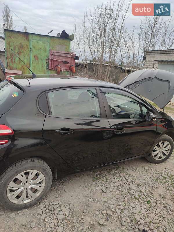 Хетчбек Peugeot 208 2014 в Миколаєві