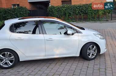 Хэтчбек Peugeot 208 2013 в Киеве