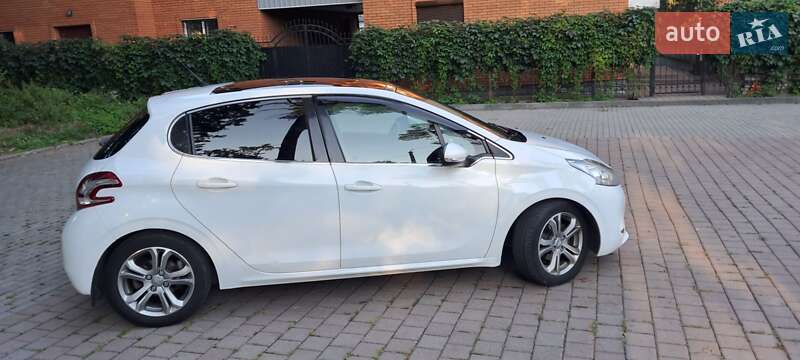 Peugeot 208 2013
