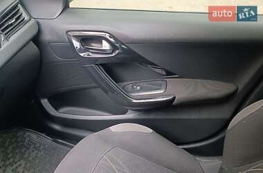 Хэтчбек Peugeot 208 2013 в 