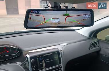 Хэтчбек Peugeot 208 2013 в 