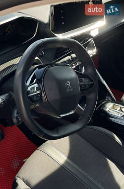 Хэтчбек Peugeot 208 2022 в 