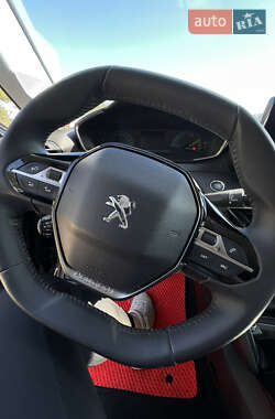 Хэтчбек Peugeot 208 2022 в 