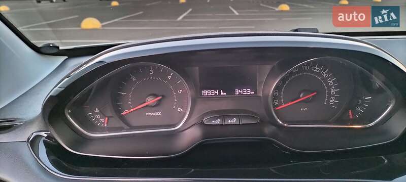 Хетчбек Peugeot 208 2015 в Києві