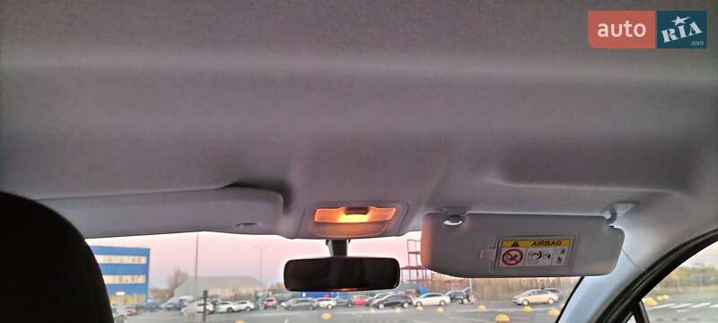 Хетчбек Peugeot 208 2015 в Києві