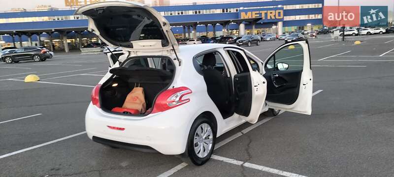 Хетчбек Peugeot 208 2015 в Києві