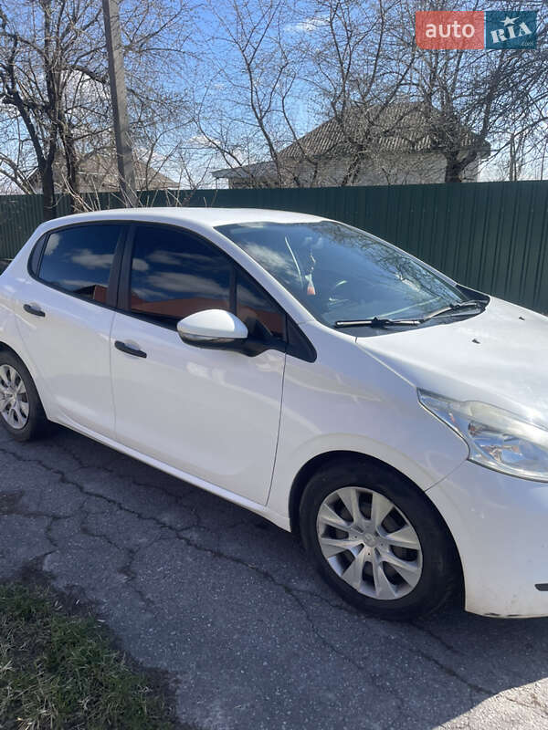 Хетчбек Peugeot 208 2014 в Ніжині