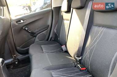 Хетчбек Peugeot 208 2013 в 