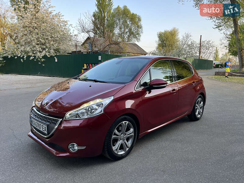 Хэтчбек Peugeot 208 2013 в 