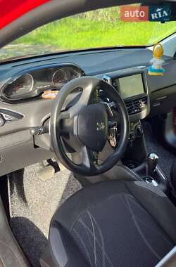 Хэтчбек Peugeot 208 2013 в 