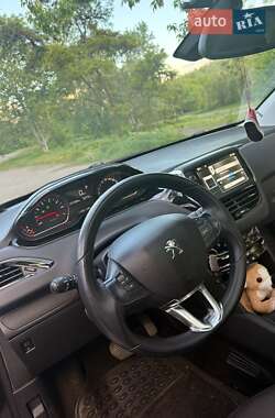 Хетчбек Peugeot 208 2013 в 