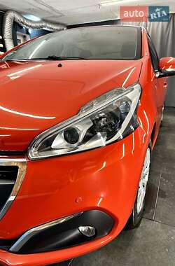 Хэтчбек Peugeot 208 2016 в 