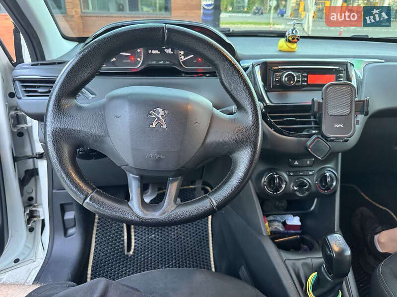 Хетчбек Peugeot 208 2016 в Києві