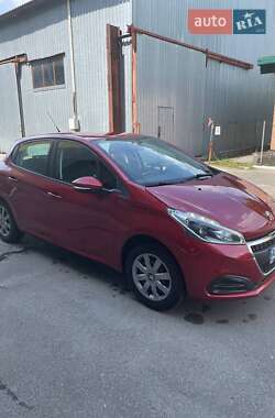 Хетчбек Peugeot 208 2016 в 