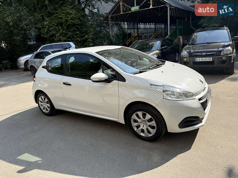Хэтчбек Peugeot 208 2016 в 