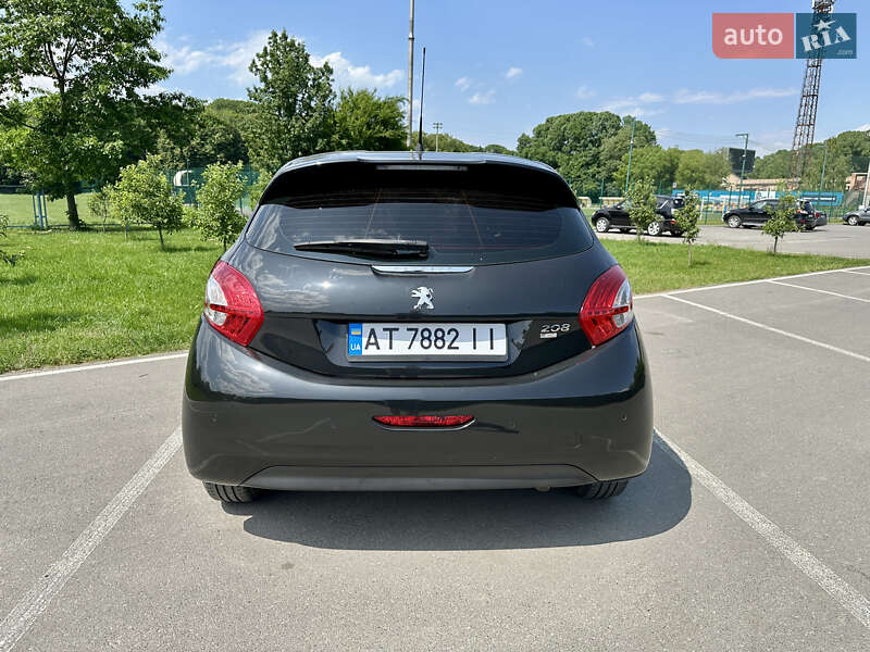 Хетчбек Peugeot 208 2012 в Івано-Франківську