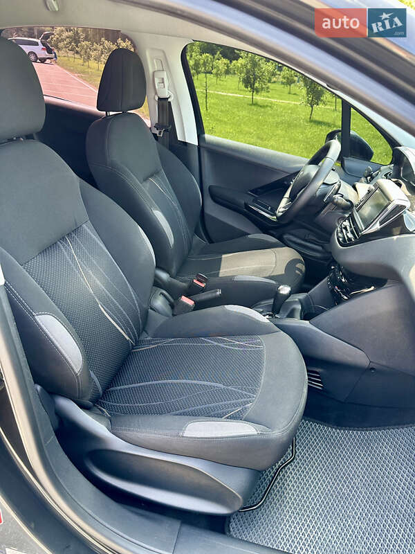 Хетчбек Peugeot 208 2012 в Івано-Франківську
