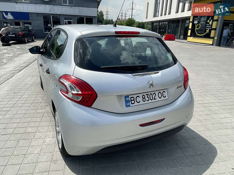 Хетчбек Peugeot 208 2014 в Львові