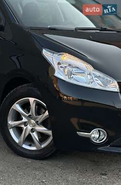 Хэтчбек Peugeot 208 2013 в 