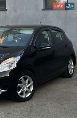 Хэтчбек Peugeot 208 2013 в 