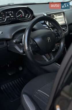 Хэтчбек Peugeot 208 2013 в 