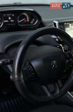 Хэтчбек Peugeot 208 2013 в 
