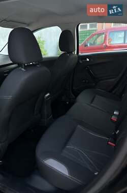Хэтчбек Peugeot 208 2013 в 