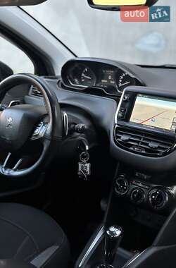 Хэтчбек Peugeot 208 2013 в 
