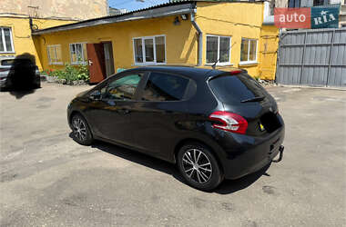 Хетчбек Peugeot 208 2013 в 
