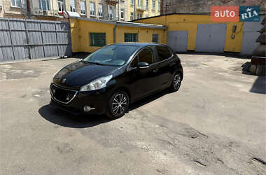 Хетчбек Peugeot 208 2013 в 