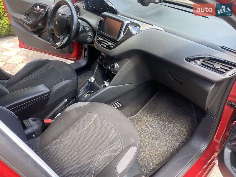 Хетчбек Peugeot 208 2014 в Львові
