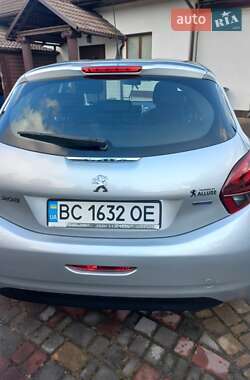 Хетчбек Peugeot 208 2015 в 